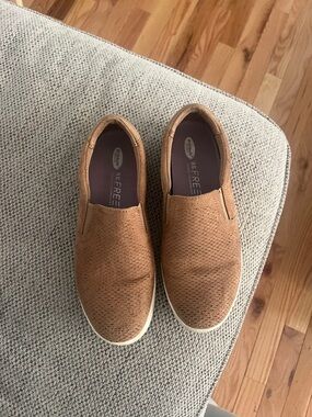 Dr Scholl’s Be Free Perforated Slip-On Loafers in Tan size 6